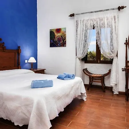 Histórica Con Molino De Viento Antigua (Fuerteventura)