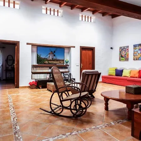 Histórica Con Molino De Viento Villa *