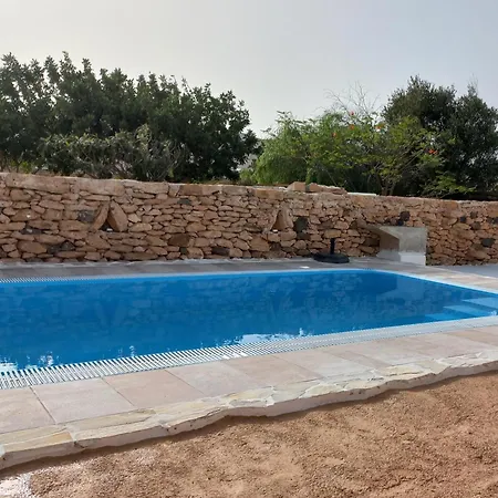 Villa Histórica Con Molino De Viento Antigua (Fuerteventura)