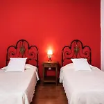 Villa Histórica Con Molino De Viento