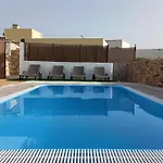 Histórica Con Molino De Viento Villa *