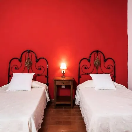 Villa Histórica Con Molino De Viento