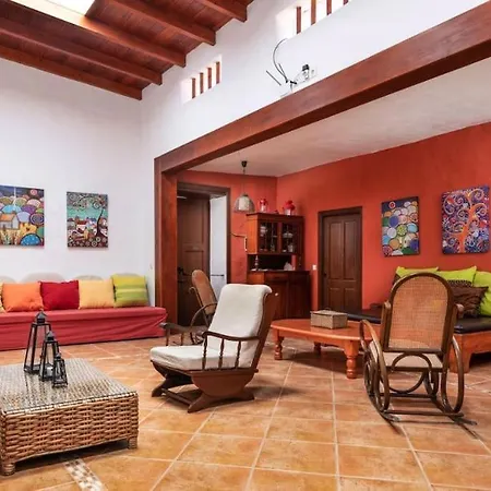 Histórica Con Molino De Viento Antigua (Fuerteventura)