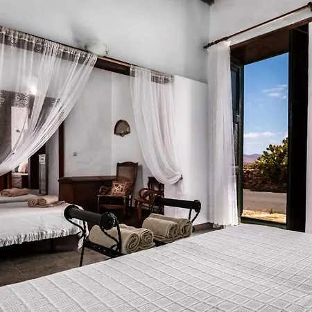 Histórica Con Molino De Viento Villa