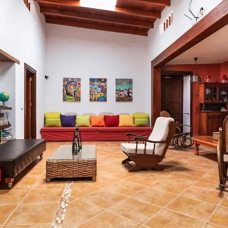 Villa Histórica Con Molino De Viento *