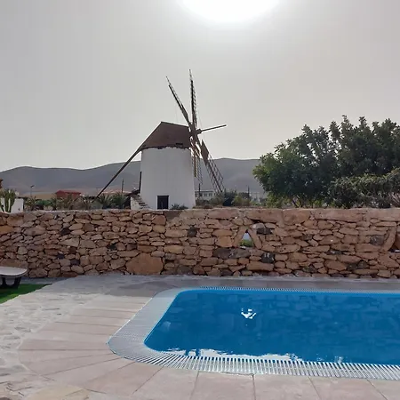 Historica Con Molino De Viento